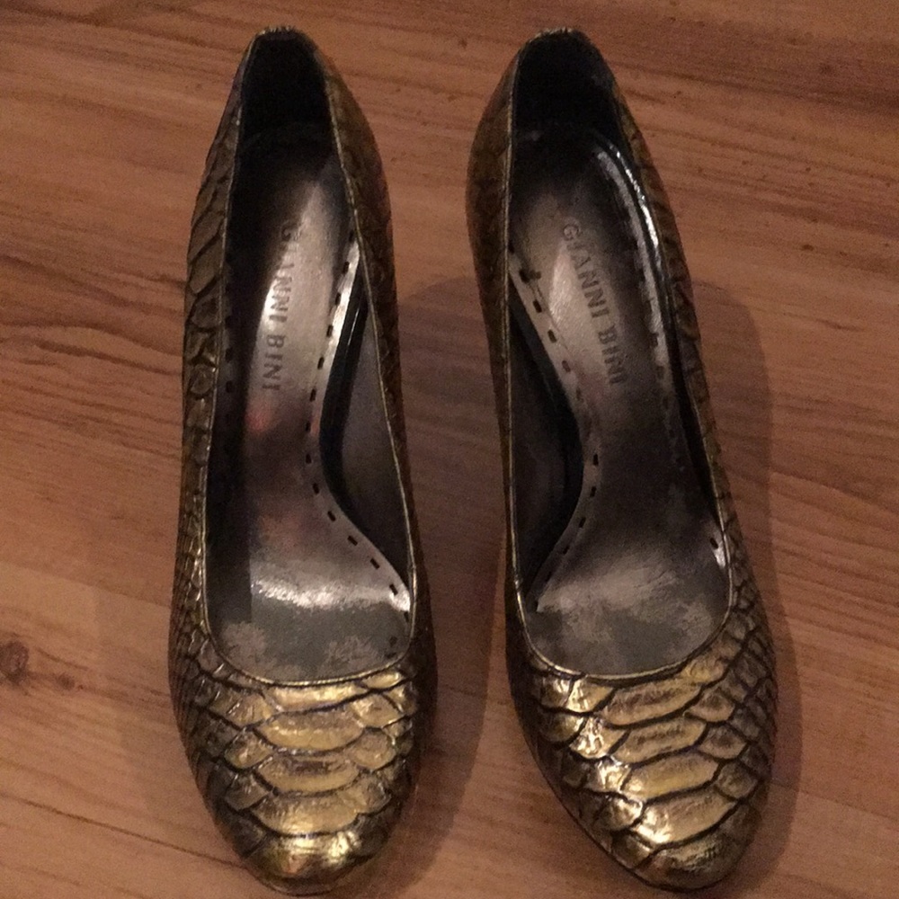 Heels - Picture 2 of 3